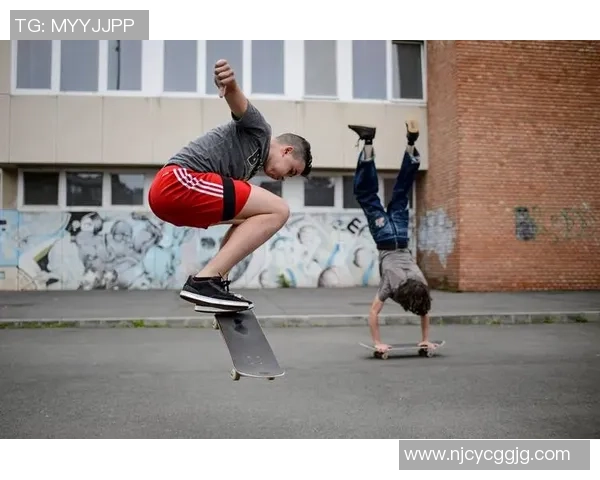 重庆滑板队在世界滑板锦标赛中以61分稳居积分榜首位 重庆滑板队在世界滑板锦标赛中以61分稳居积分榜首位