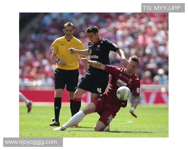 切尔滕汉姆主场迎战克鲁全力争胜展现实力与信心